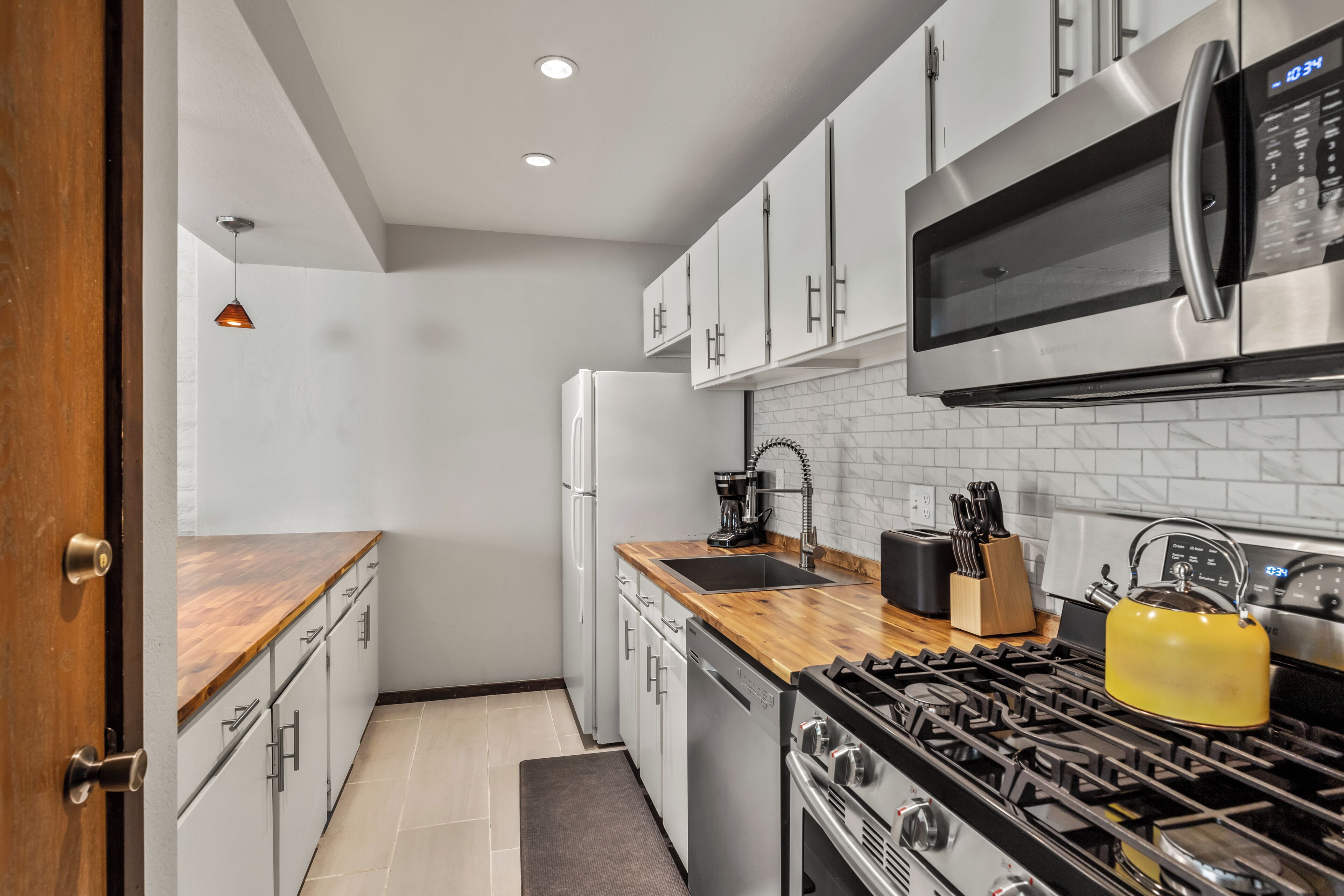 Fridge, microwave, stovetop, dishwasher