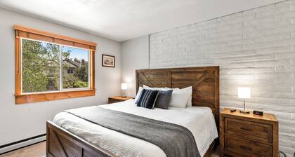 Relaxing, Modern 2BR Whistler Village Condo W/Spa 1070