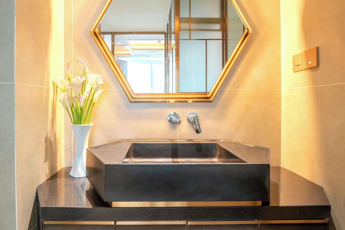 Deluxe City View | Bathroom