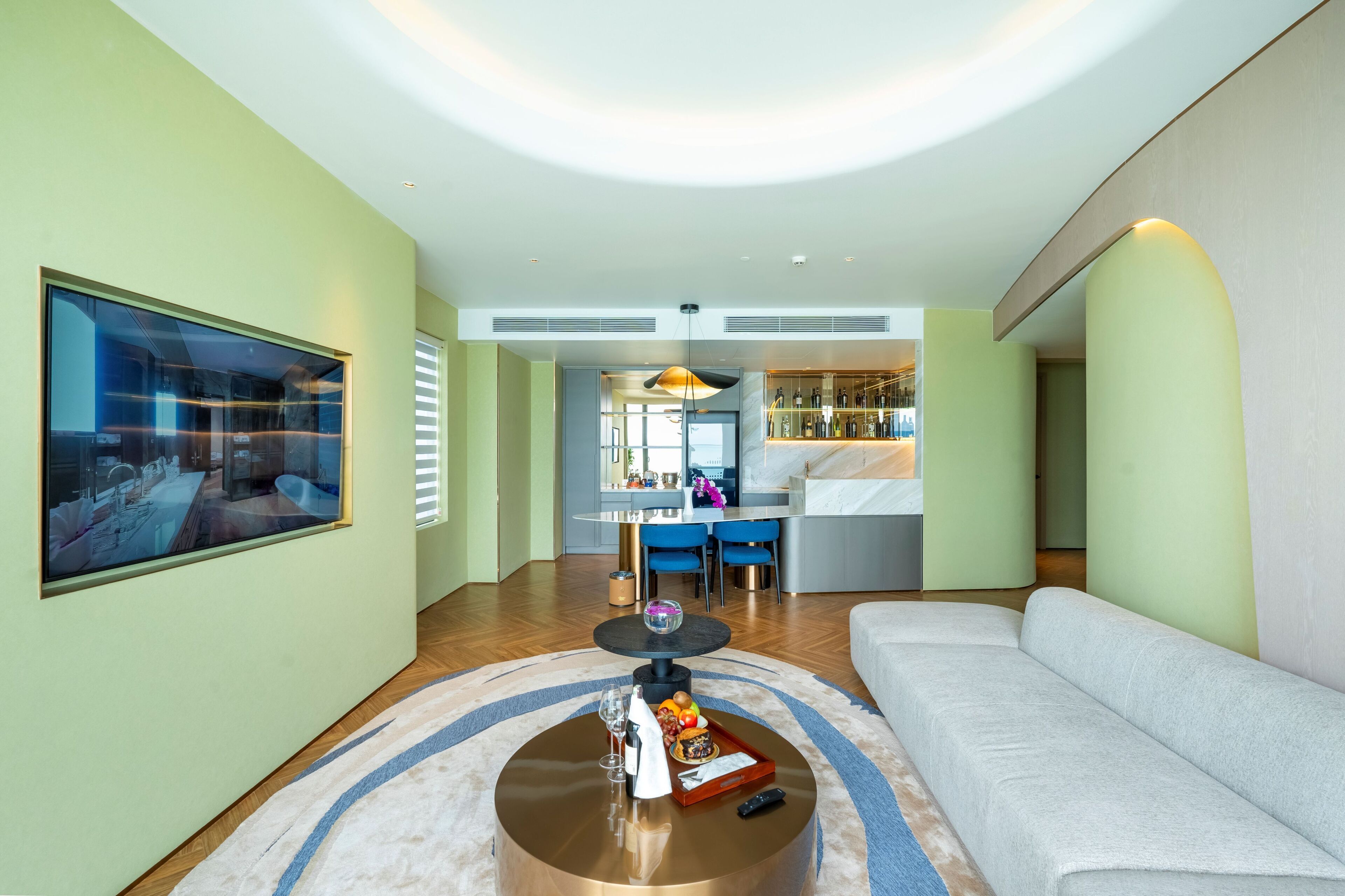 Hochwertige Bettwaren, Minibar, Zimmersafe, individuell dekoriert