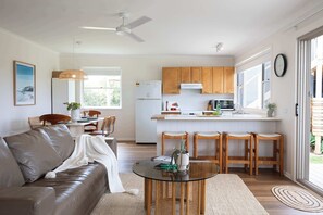 TV - Bawley Palm Springs with direct beach access (Bawley Point)