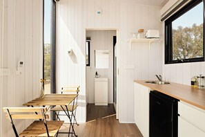 Fridge, microwave, stovetop, coffee/tea maker - Gem near the Dam by Tiny Away (Chintin)