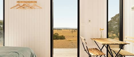 1 bedroom, bed sheets