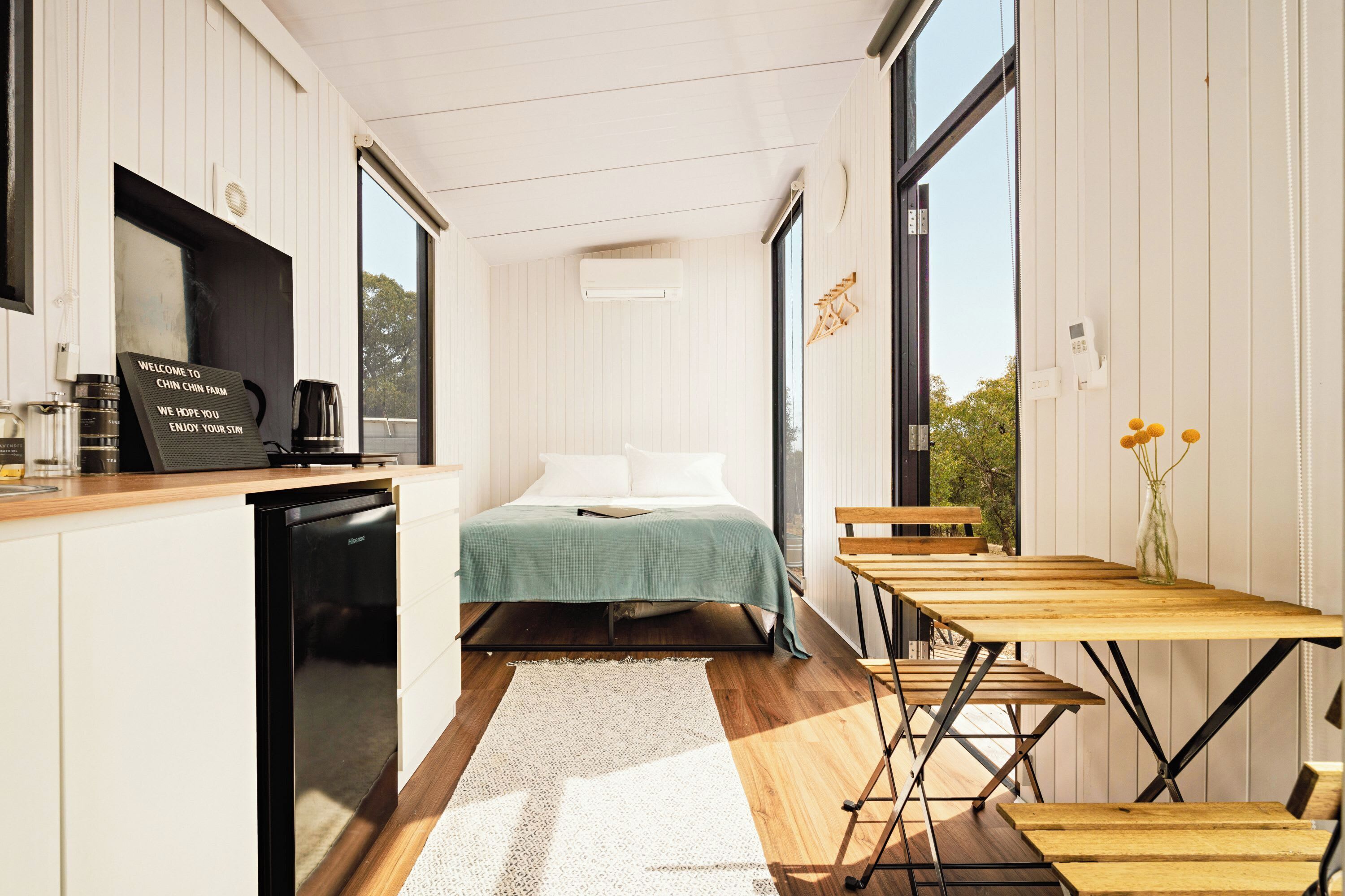 1 bedroom, bed sheets