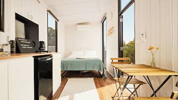 1 bedroom, bed sheets