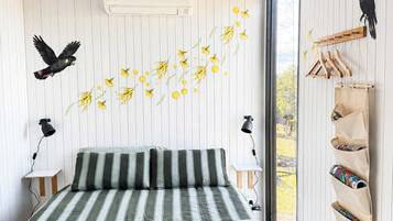 1 bedroom, bed sheets