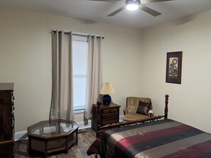 3 habitaciones, tabla de planchar con plancha, wifi y ropa de cama 