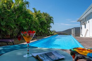 Pool - Villa Malinina, swimming pool, sea view (Les Anses-d'Arlet.)