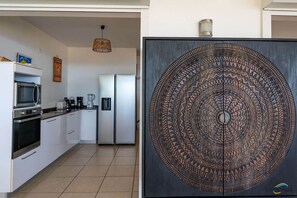 Private kitchen - Villa Malinina, swimming pool, sea view (Les Anses-d'Arlet.)