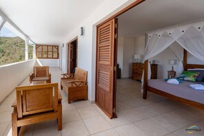 6 bedrooms, iron/ironing board, WiFi, bed sheets