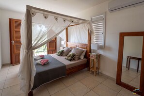 6 bedrooms, iron/ironing board, WiFi, bed sheets