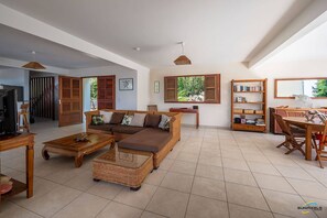 Living area - Villa Malinina, swimming pool, sea view (Les Anses-d'Arlet.)