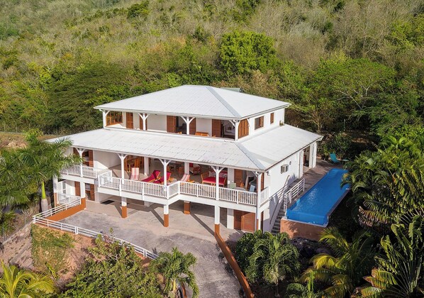 Exterior - Villa Malinina, swimming pool, sea view (Les Anses-d'Arlet.)