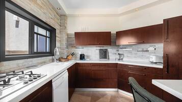 Apartment, Balcony | Private kitchen