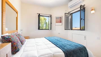 Apartment, Balcony | 4 bedrooms, iron/ironing board, free WiFi