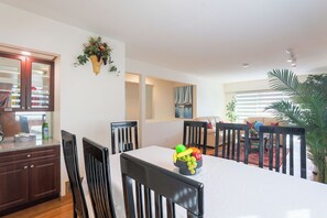 Dining - Clean and Cozy Vancouver Getaway (Vancouver)