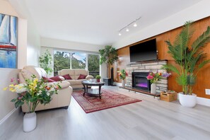 Smart TV y chimenea