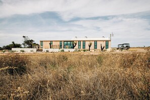 Casa família | Roupas de cama premium, cofres nos quartos, cortinas blackout