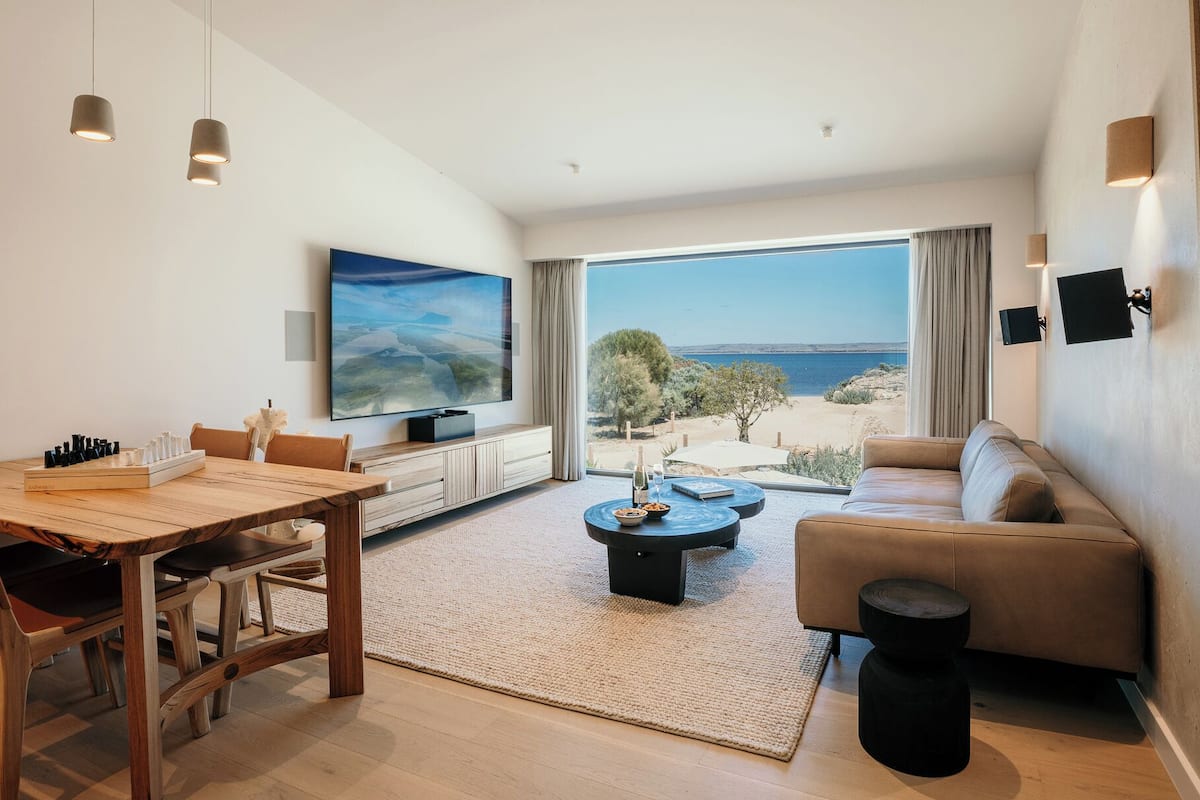 Deluxe suite, 1 kingsize bed met slaapbank, uitzicht op oceaan | Luxe beddengoed, een kluis op de kamer, verduisterende gordijnen