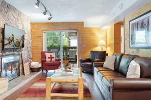 Älytelevisio, takka, musiikkikirjasto