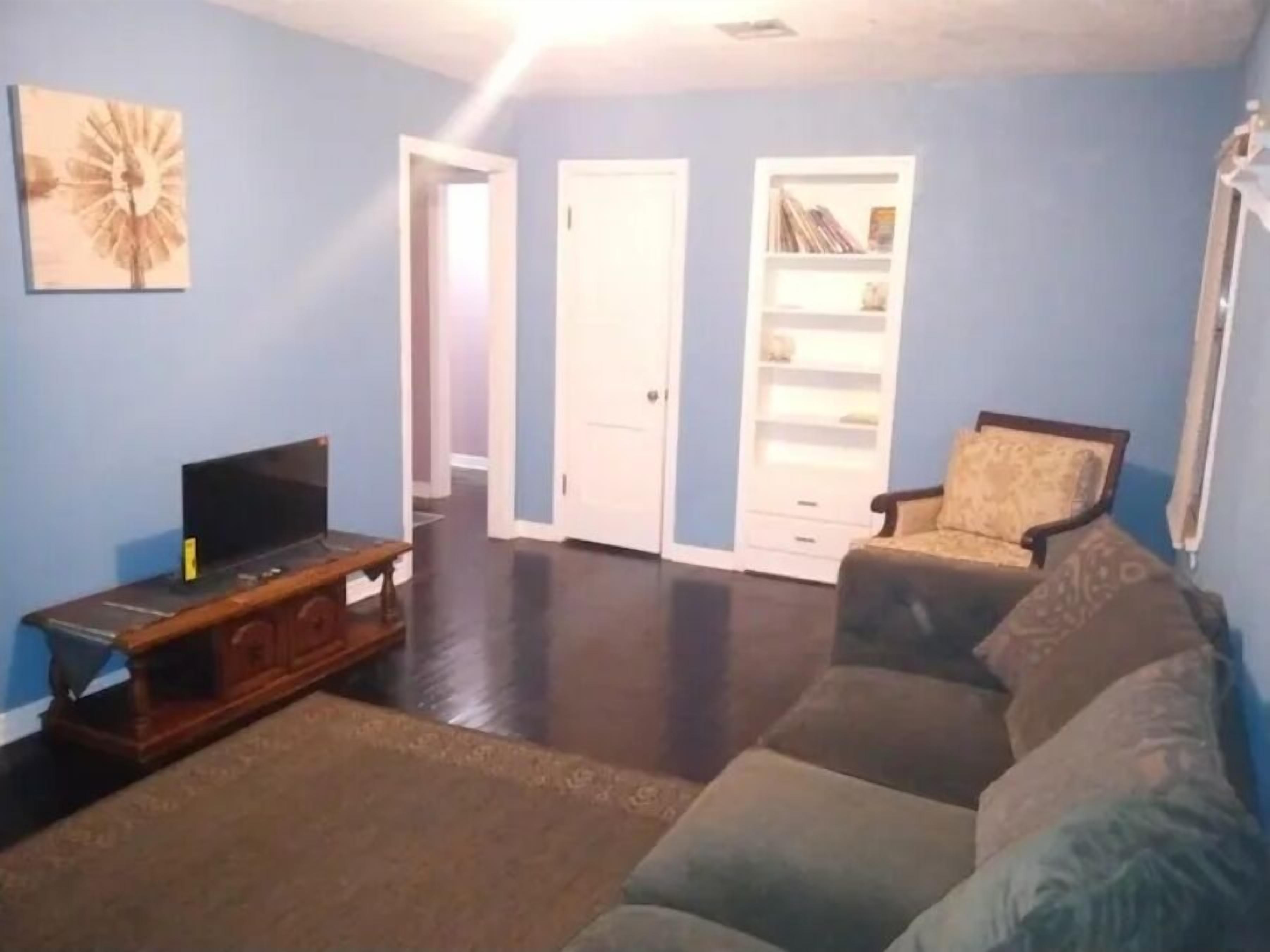 Bright Bungalow, Walk to CCMH and minutes to Sill