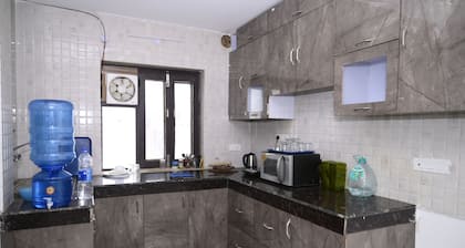 4-bedroom villa in welcoming Lucknow with AC, WiFi. Enjoyable stay guaranteed