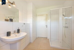 Unclassified image, 5 of 27, button