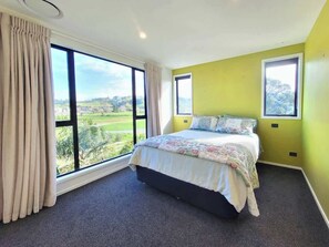 4 bedrooms, free WiFi, bed sheets