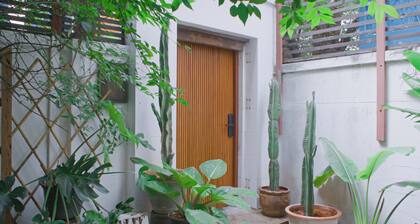 Vintage-style Bangkok house, 1-min walk to BTS