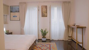 2 bedrooms, iron/ironing board, WiFi, bed sheets - Vintage-style Bangkok house, 1-min walk to BTS (Krung Thep Maha Nakhon)