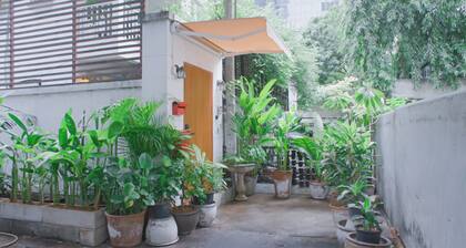 Vintage-style Bangkok house, 1-min walk to BTS