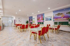Dining - Super 8 Hotel (Korla Tianshan West Road) (Korla)