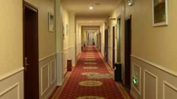 المنشأة من الداخل