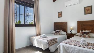 3 quartos, ferros/tábuas de passar roupa, Wi-Fi de cortesia