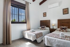 3 habitaciones, tabla de planchar con plancha y wifi gratis 