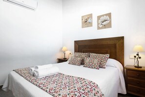 3 bedrooms, iron/ironing board, free WiFi, bed sheets