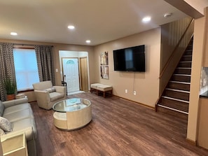 Smart TV, stereo - Near the Bills Stadium, Easy Drive to Downtown (Buffalo)