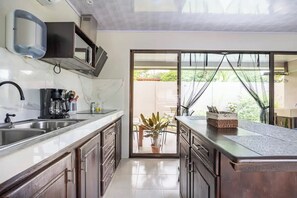 Fridge, microwave, stovetop, coffee/tea maker - Cozy Dream House #2 (La Fortuna)