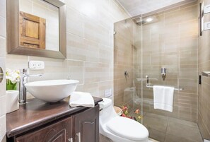 Hårføner, håndklær, såpe og sjampo