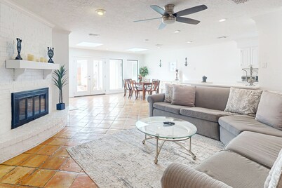 Gorgeous private home with private pool and close to everything