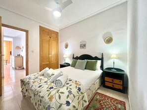 1 bedroom, iron/ironing board, WiFi, bed sheets - Central and cozy: Ideal for exploring the city (Alacant)