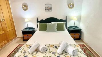 1 habitación, tabla de planchar con plancha, internet y ropa de cama