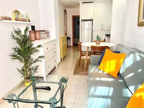 TV - Central and cozy: Ideal for exploring the city (Alacant)