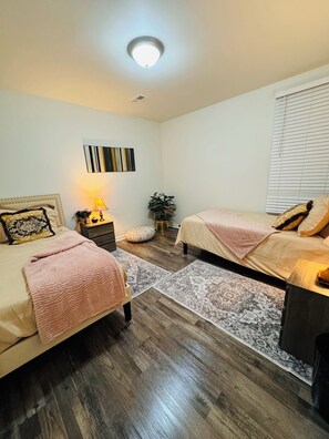 3 chambres, fer et planche à repasser, Wi-Fi gratuit, draps fournis