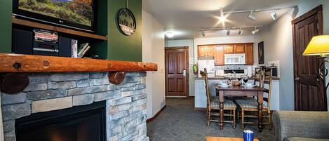 Televisor i llar de foc