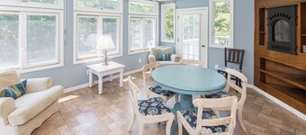 Three Mermaids- New Listing Walk 2 Beach, Pool, Waterfront