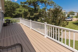 Terrace/patio - Three Mermaids- New Listing Walk 2 Beach, Pool, Waterfront (Virginia Beach)