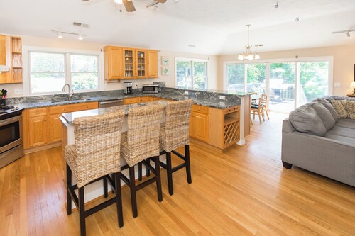 Three Mermaids- New Listing Walk 2 Beach, Pool, Waterfront