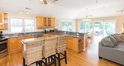 Three Mermaids- New Listing Walk 2 Beach, Pool, Waterfront