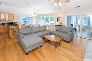 Smart TV, reproductor de DVD y tenis de mesa 